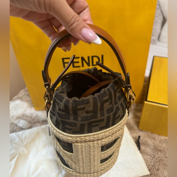 Authentic FENDI  Mini Bag (Leather and Fabric) Beautiful handbag brand new. - Picture 4 of 7